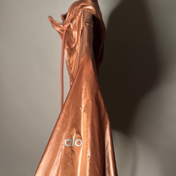 ALO YOGA • NWOT Brown Copper Windbreaker Jacket Hoodie • Size XS - Picture 5 of 10